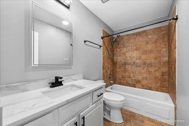 $185,000 | 5820 Oakwood Drive, Unit 1A, Lisle, IL 60532