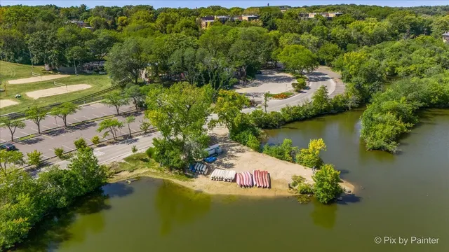 $185,000 | 5820 Oakwood Drive, Unit 1A, Lisle, IL 60532