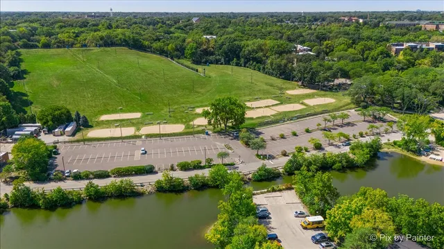 $185,000 | 5820 Oakwood Drive, Unit 1A, Lisle, IL 60532