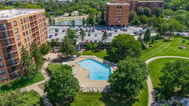 $185,000 | 5820 Oakwood Drive, Unit 1A, Lisle, IL 60532