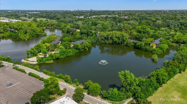 $185,000 | 5820 Oakwood Drive, Unit 1A, Lisle, IL 60532