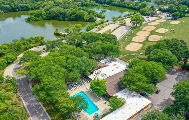 $185,000 | 5820 Oakwood Drive, Unit 1A, Lisle, IL 60532