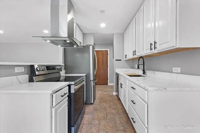 $185,000 | 5820 Oakwood Drive, Unit 1A, Lisle, IL 60532