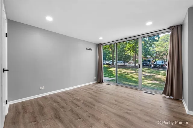 $185,000 | 5820 Oakwood Drive, Unit 1A, Lisle, IL 60532