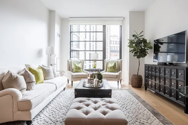 $949,000 | 580 Washington Street, Unit 812, Boston, MA 02111