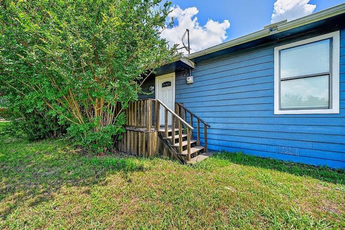 305 South Church Street Blue Ridge, TX 75424 - Photo 2 of 27