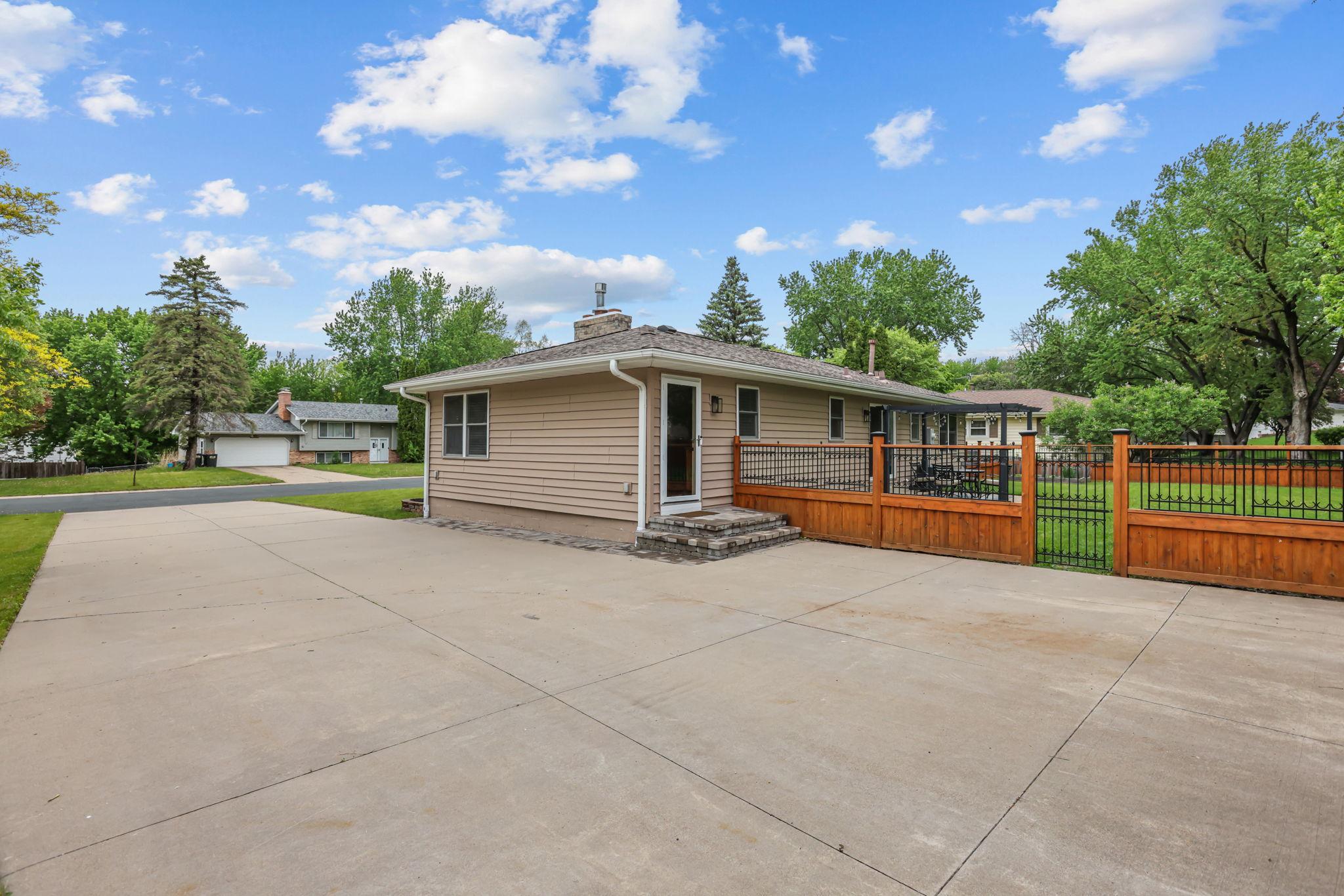 10101 Harrison Road Bloomington, MN 55437 - Photo 34 of 36 Gallery Image 34