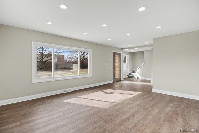 3329 Filbert Street Wayne, MI 48184 - Photo 3 of 24