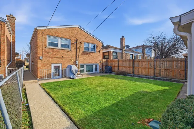 a view of a house with backyard and porch