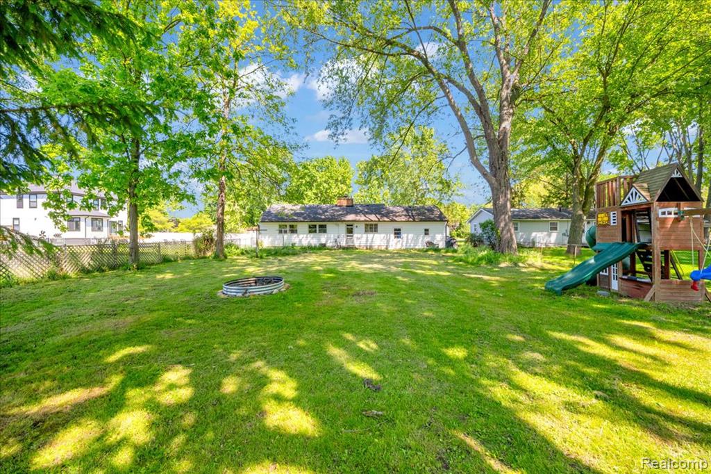 39401 Long Street Harrison Township, MI 48045 - Photo 17 of 18
