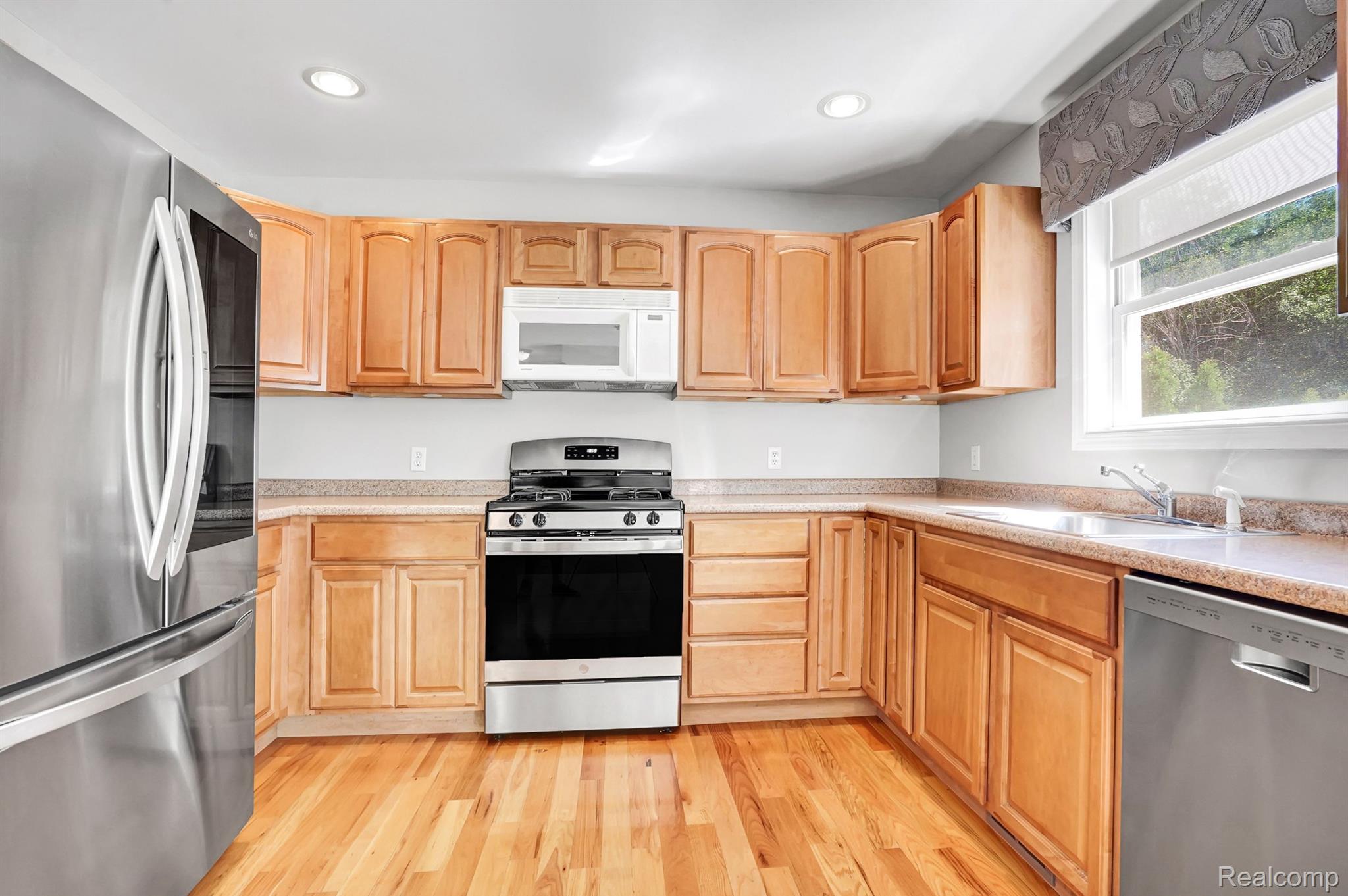 3328 Harvard Road Royal Oak, MI 48073 - Photo 9 of 33 Gallery Image 9