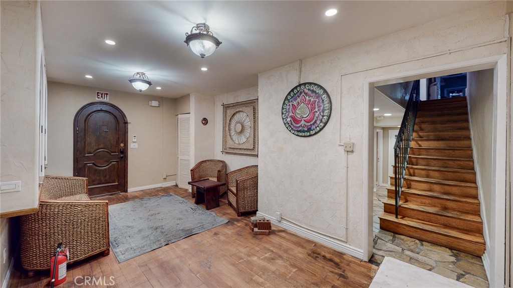 1248 Rocky Road Simi Valley, CA 93063 - Photo 20 of 55 Downstairs entry looking at doojavascript:ManageMediaJS.showDetails(38);r