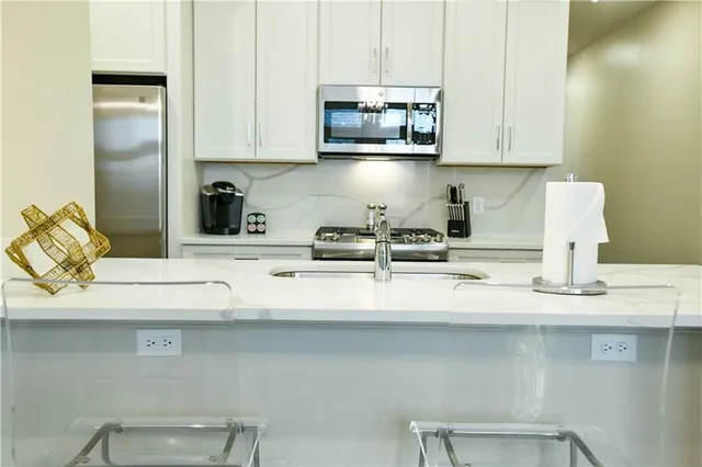 $599,000 | 614 Baronne Street, Unit 102, New Orleans, LA 70113