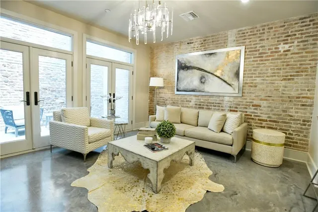 $599,000 | 614 Baronne Street, Unit 102, New Orleans, LA 70113