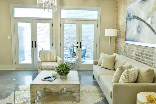 $599,000 | 614 Baronne Street, Unit 102, New Orleans, LA 70113