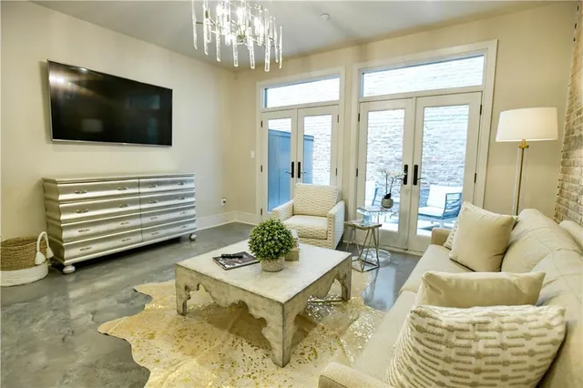 $599,000 | 614 Baronne Street, Unit 102, New Orleans, LA 70113