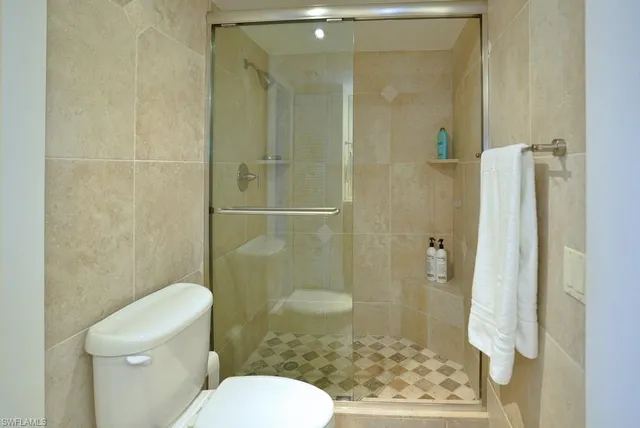 a bathroom with a toilet and a shower