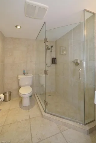 a bathroom with a toilet and a shower