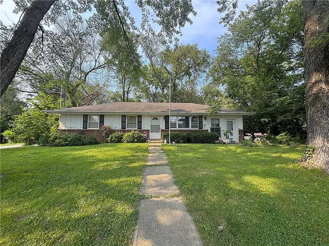 $130,000 | 407 East 3rd Street, Creighton, MO 64739