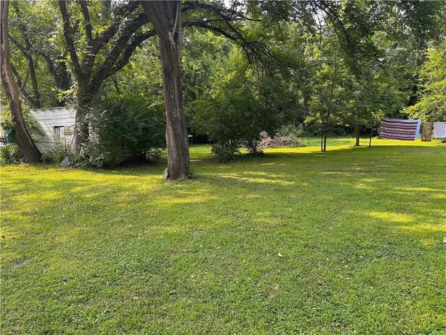 $130,000 | 407 East 3rd Street, Creighton, MO 64739