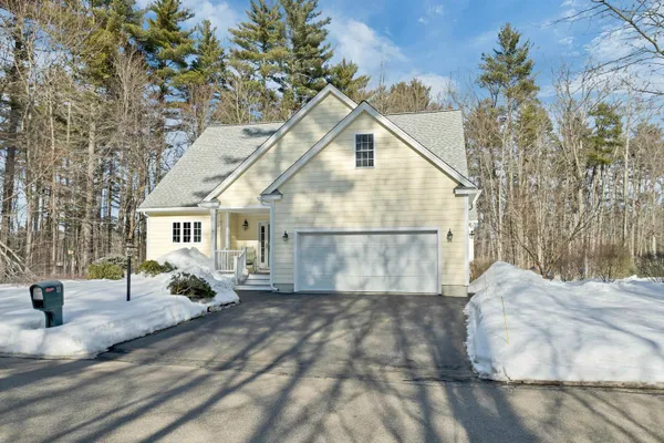 $799,900 | 11 Vineyard Drive, Stratham, NH 03885