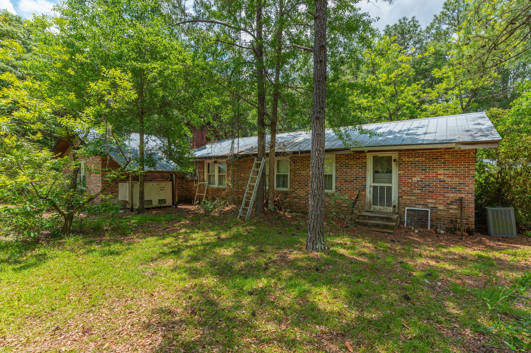 19494 Highway 331 Freeport, FL 32439 - Photo 19 of 36 a view of a house with a yard