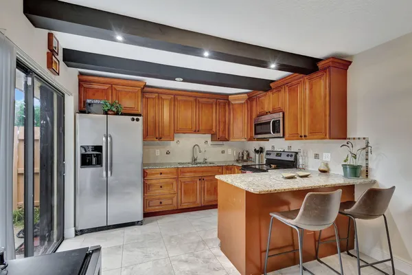 $2,500 | 99 Lake Arbor Drive, Palm Springs, FL 33461