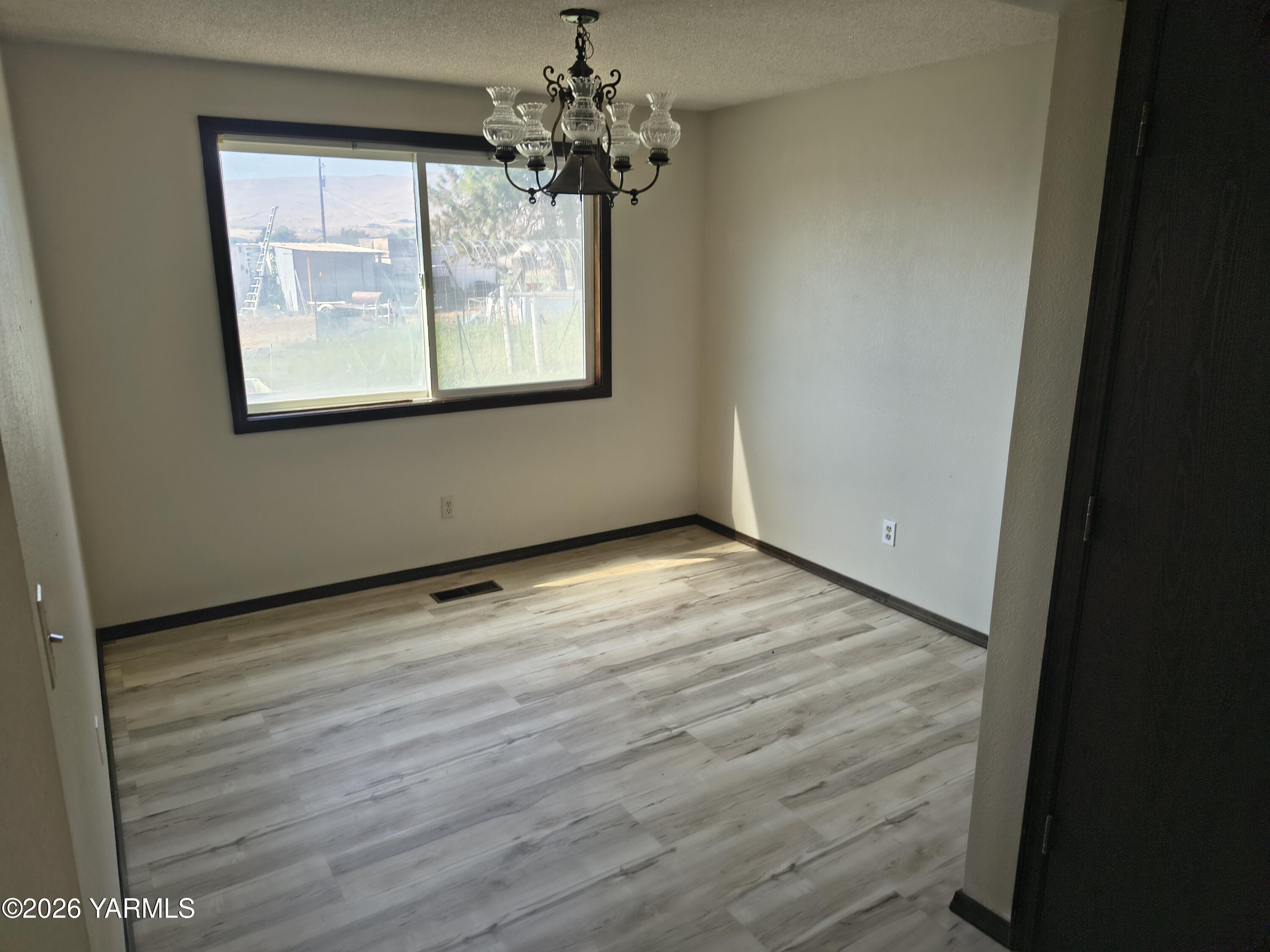 1130 Thompson Road Cowiche, WA 98923 - Photo 11 of 33 Dining Room