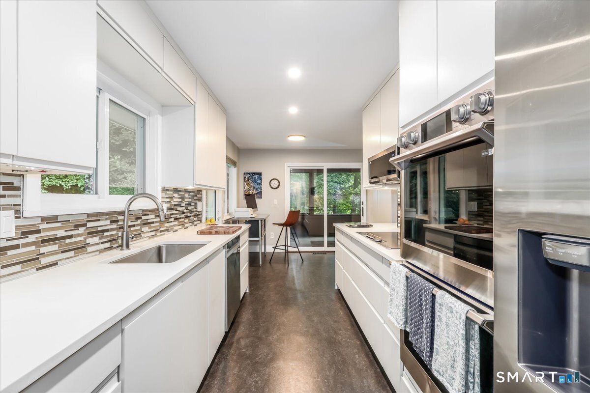 177 Mamanasco Road Ridgefield, CT 06877 - Photo 11 of 40 Gallery Image 11