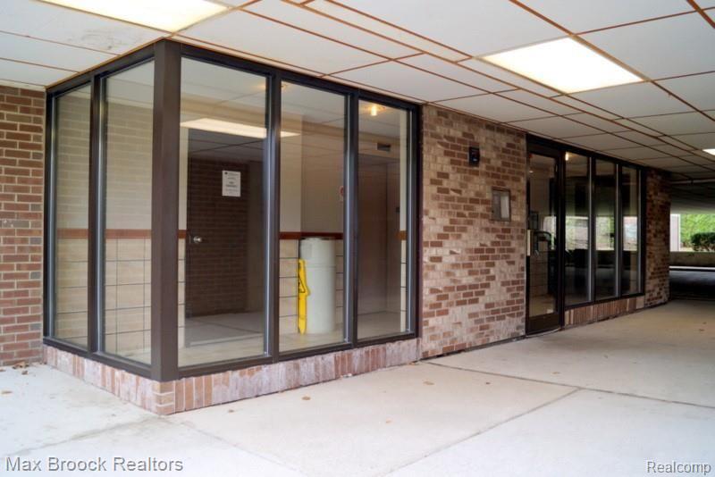 30414 Orchard Lake Road, Unit 7 Farmington, MI 48334 - Photo 17 of 22