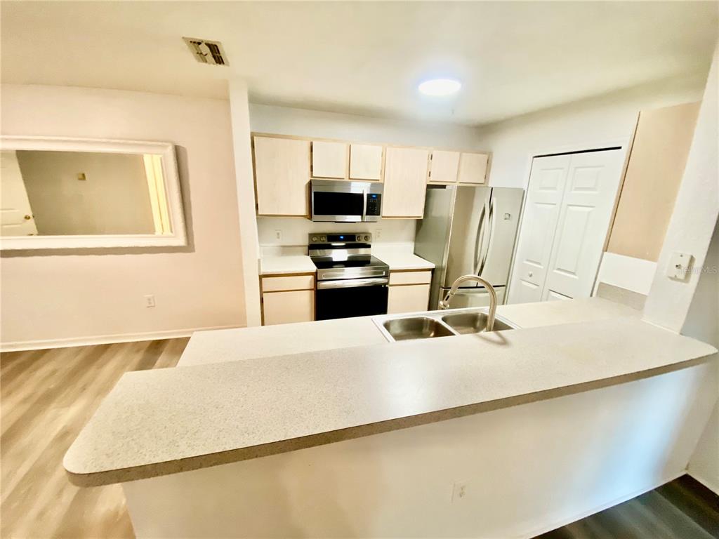 5463 Vineland Road, Unit 5103 Orlando, FL 32811 - Photo 14 of 23