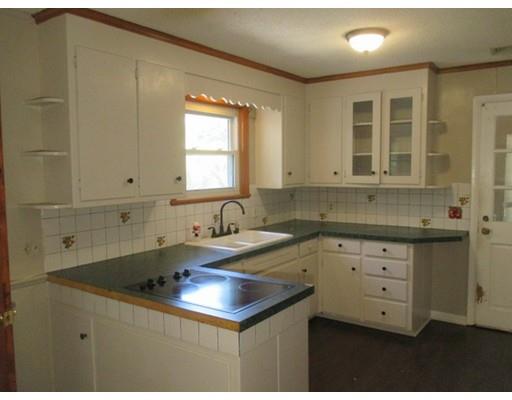 196 Marmon Street Springfield, MA 01129 - Photo 3 of 17 Gallery Image 3