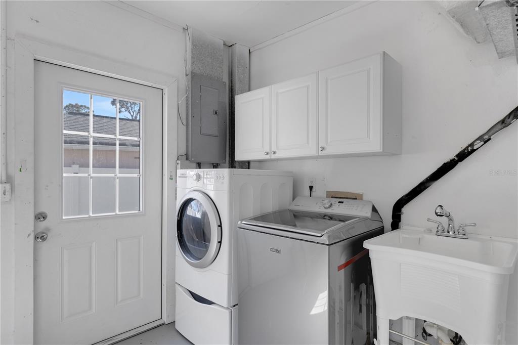 3856 Tarpon Road Venice, FL 34293 - Photo 47 of 53 a utility room with sink dryer and washer