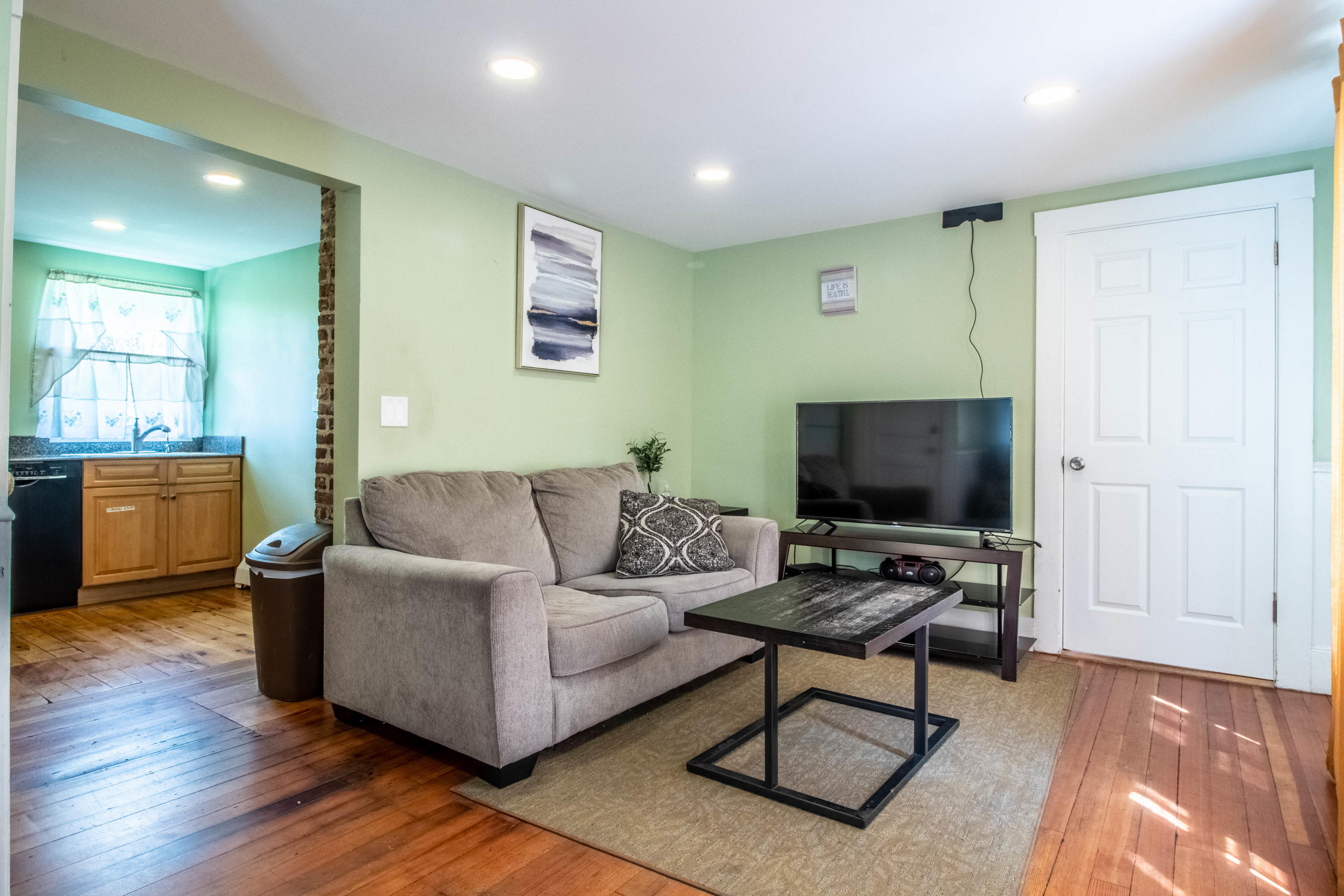 570 Old Post Road Arundel, ME 04046 - Photo 5 of 40 Living room