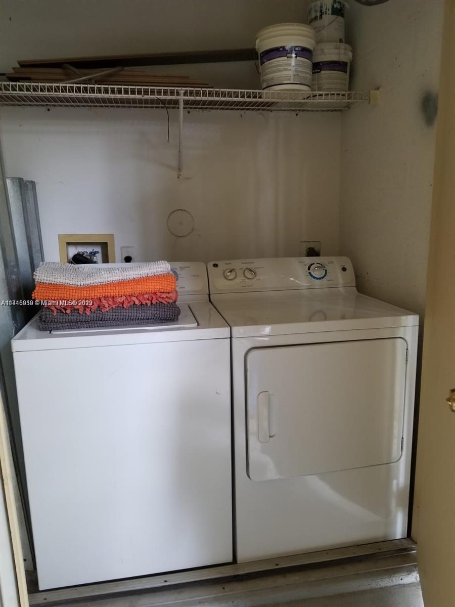 420 South Park Road, Unit 2110 Hollywood, FL 33021 - Photo 8 of 15 a utility room with dryer and washer