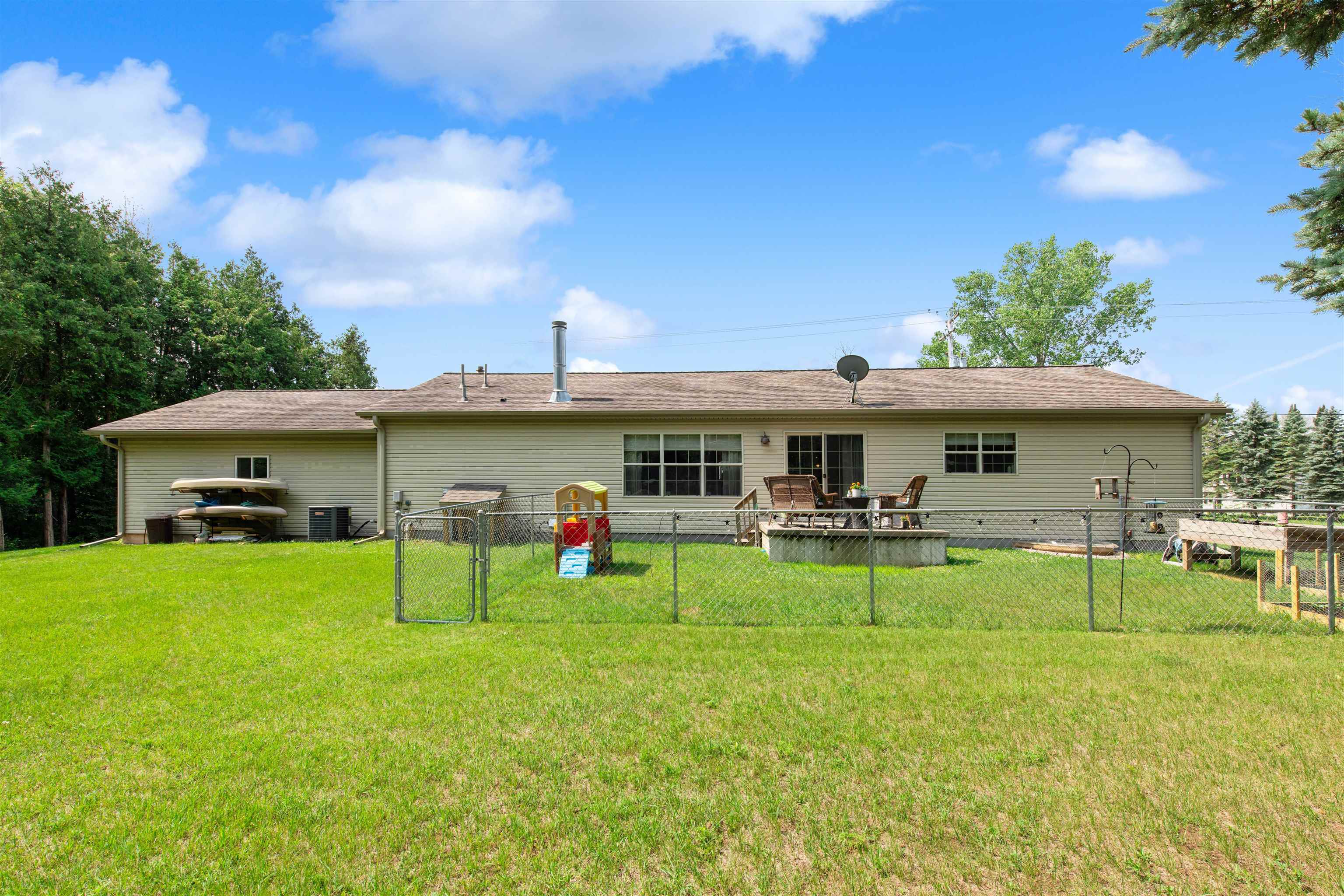 180 Chicago Court Peshtigo, WI 54157 - Photo 5 of 51
