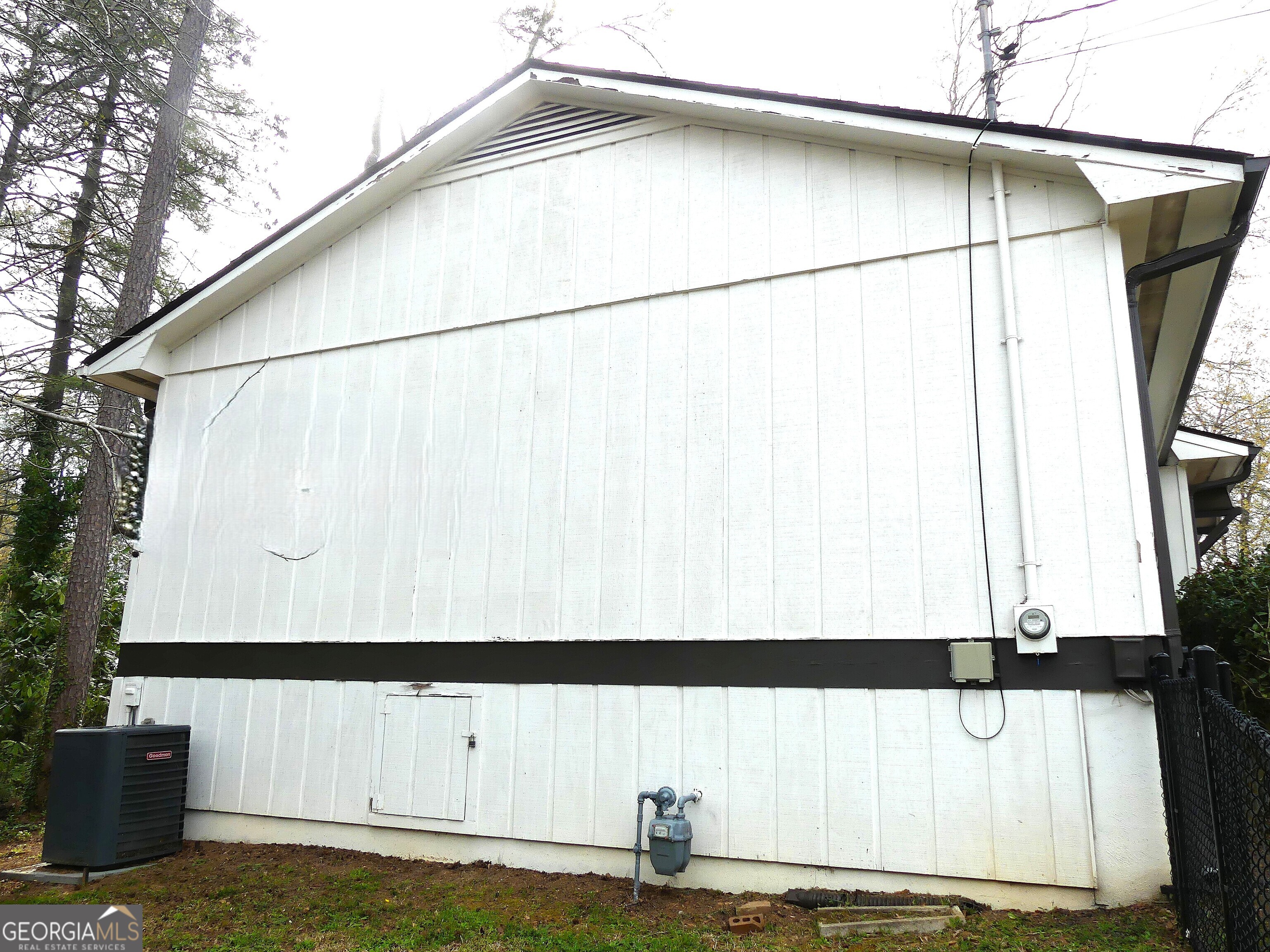 185 Stancil Drive Toccoa, GA 30577 - Photo 3 of 36 a view of water heater