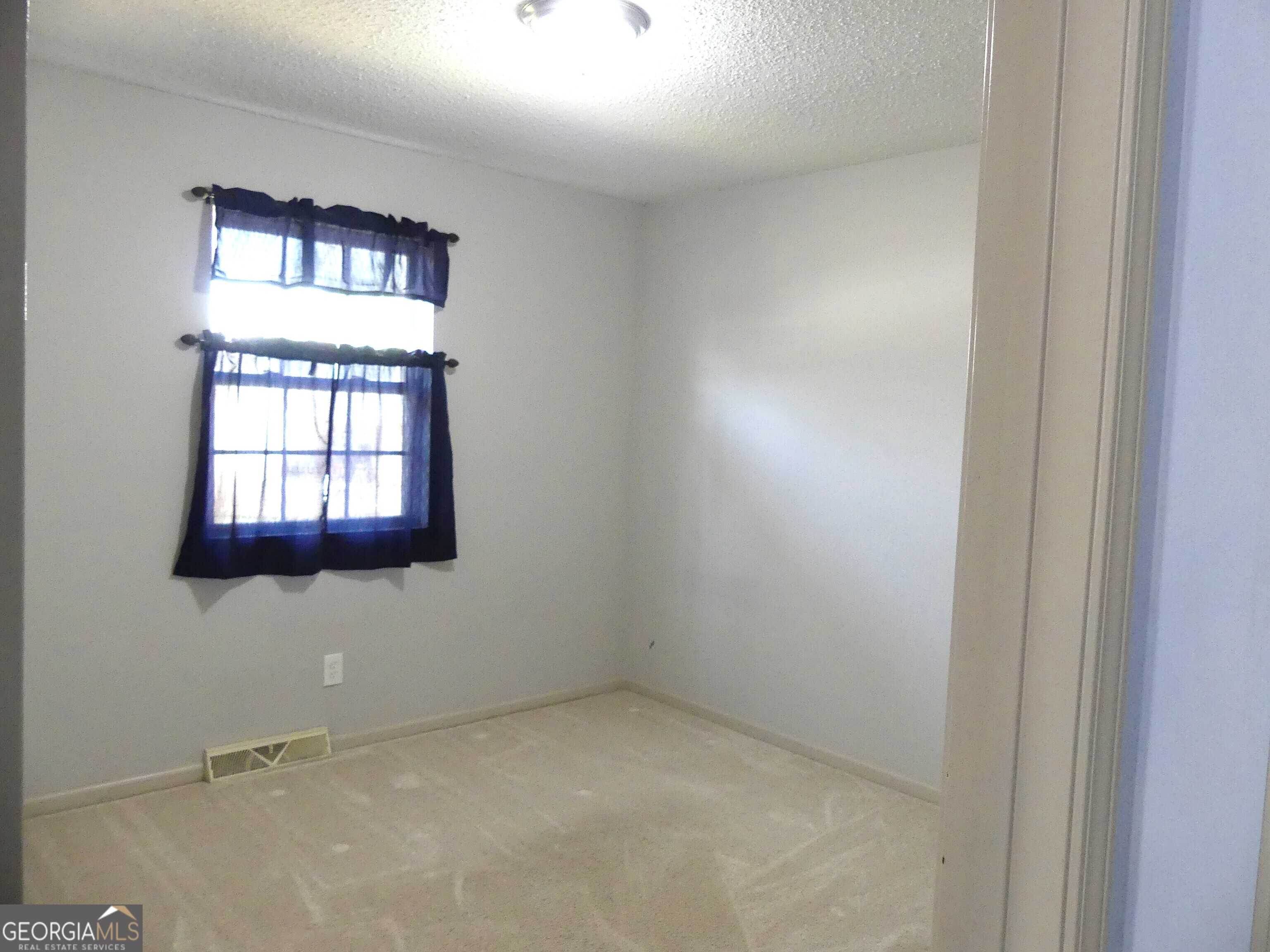 185 Stancil Drive Toccoa, GA 30577 - Photo 35 of 36 an empty room that has a window in it