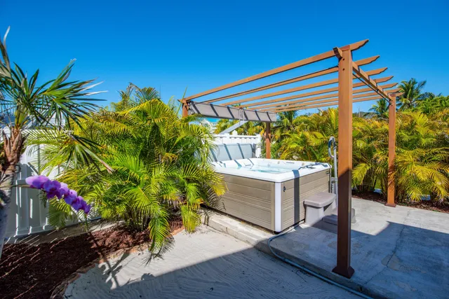$837,500 | 29115 Rose Drive, Big Pine Key, FL 33043