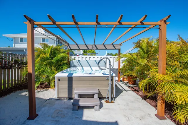 $837,500 | 29115 Rose Drive, Big Pine Key, FL 33043