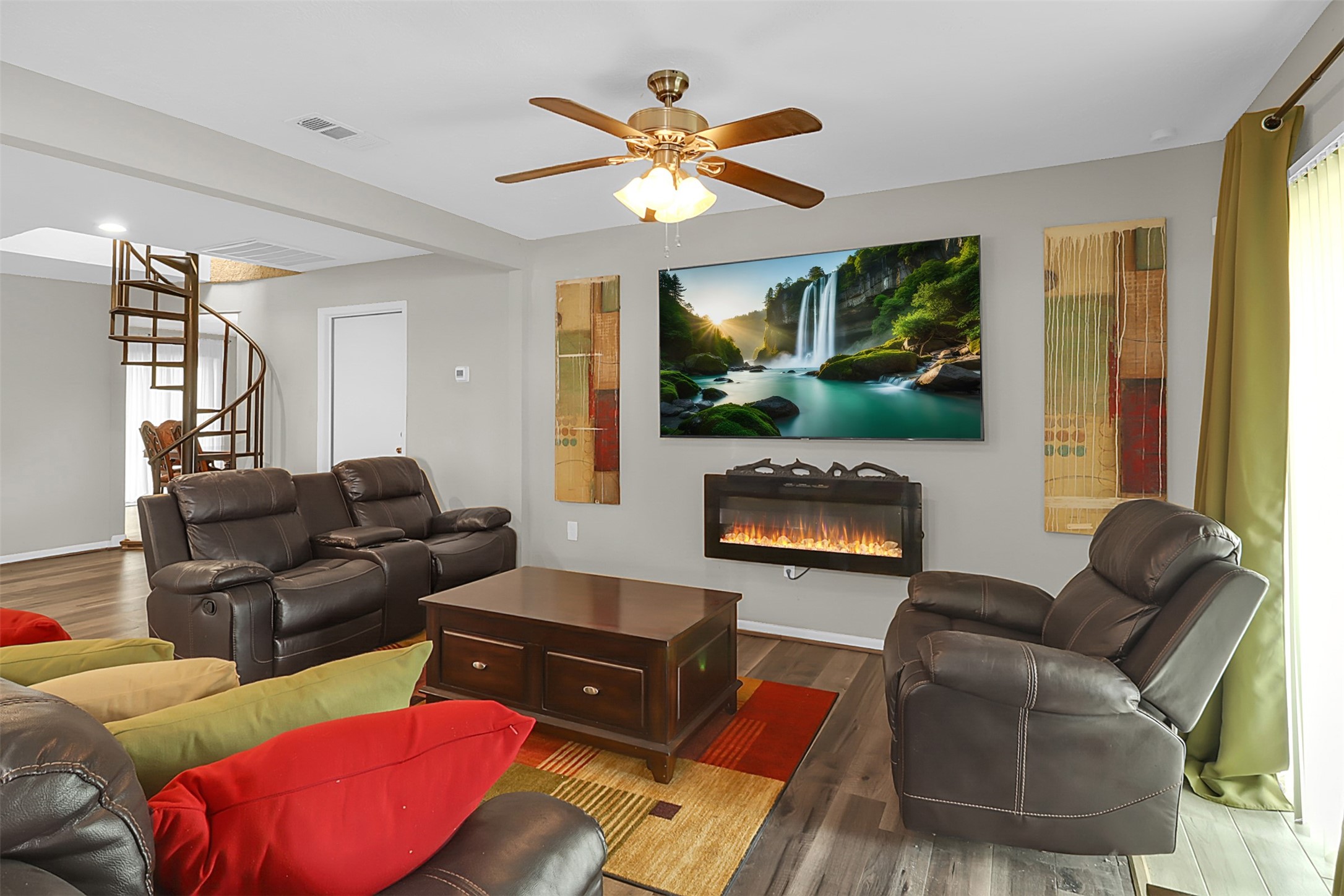 110 South 9th Street Highlands, TX 77562 - Photo 4 of 22 a living room with furniture and a flat screen tv