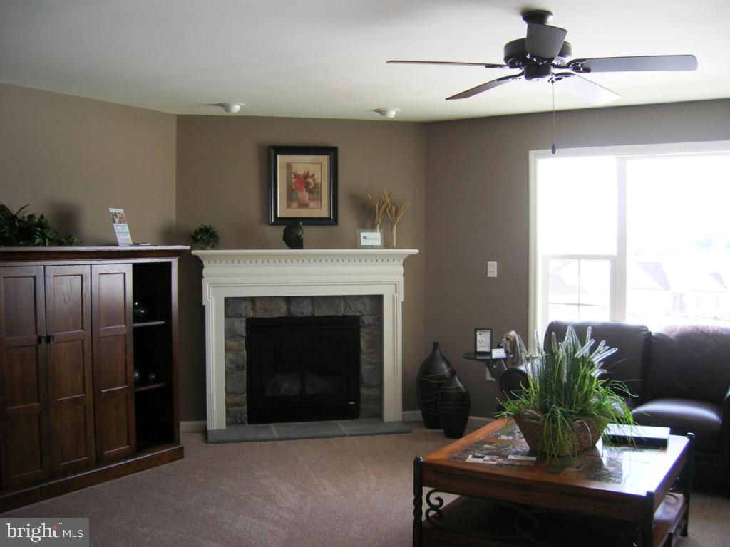 662 Hamaker Road, Unit 72 Manheim, PA 17545 - Photo 3 of 7