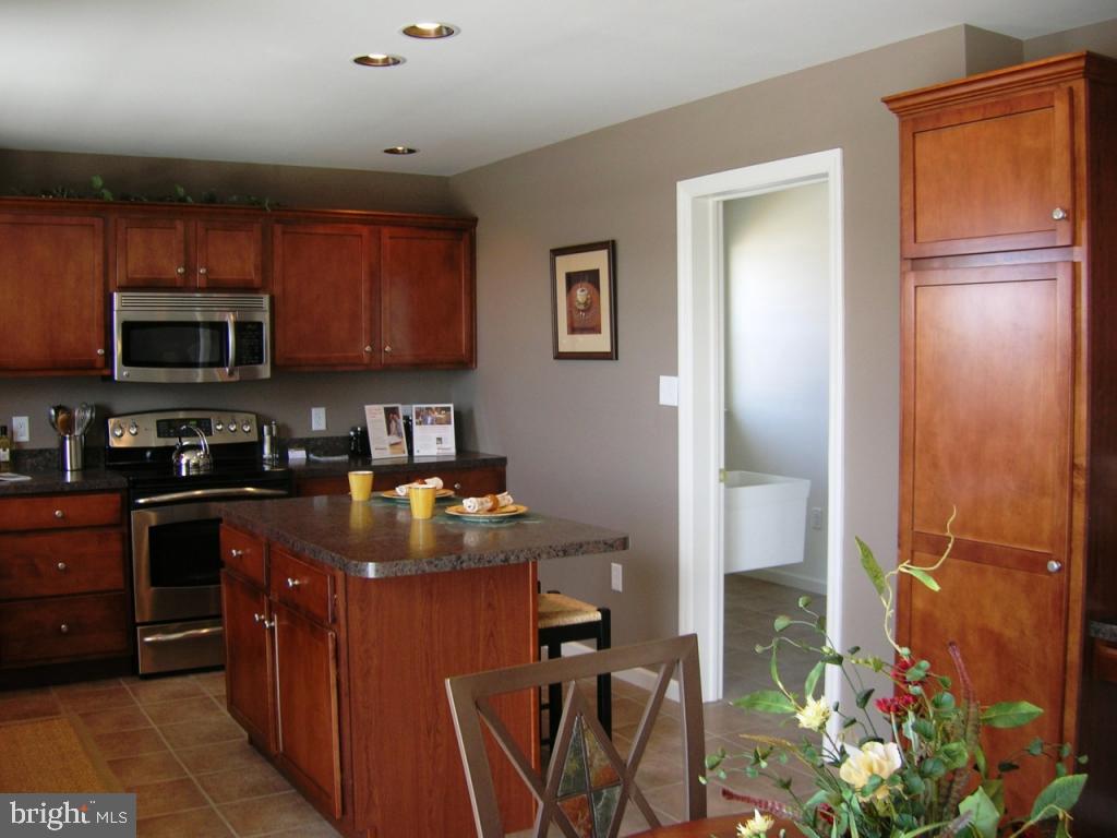 662 Hamaker Road, Unit 72 Manheim, PA 17545 - Photo 4 of 7