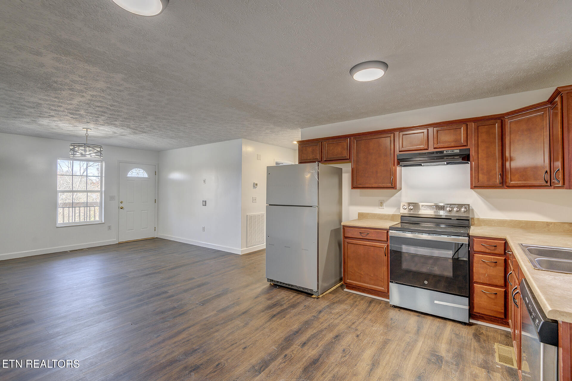 Shandi-503-Long-Avenue-Newport_9395