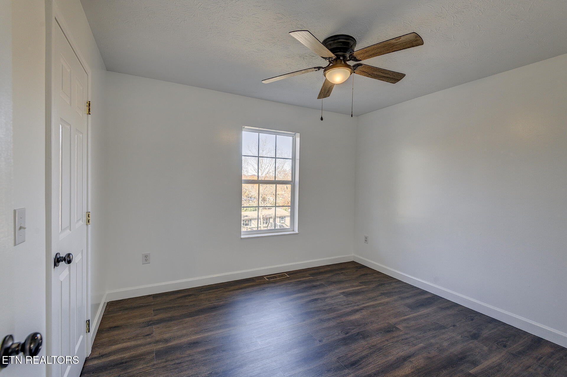 503 Long Avenue Newport, TN 37821 - Photo 7 of 25 Shandi-503-Long-Avenue-Newport_9457