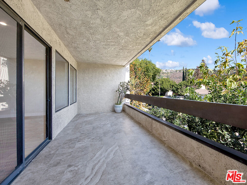 1325 Valley View Road, Unit 201 Glendale, CA 91202 - Photo 32 of 36