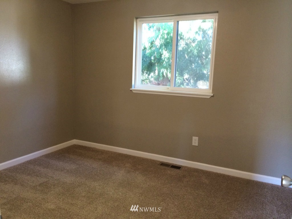 18827 110th Court Southeast Renton, WA 98055 - Photo 16 of 25 Gallery Image 16
