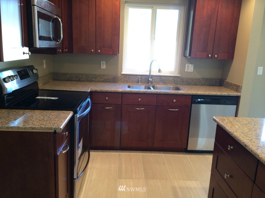 18827 110th Court Southeast Renton, WA 98055 - Photo 4 of 25 Gallery Image 4