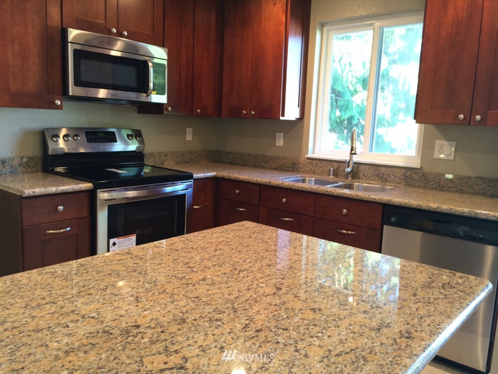 18827 110th Court Southeast Renton, WA 98055 - Photo 5 of 25 Gallery Image 5