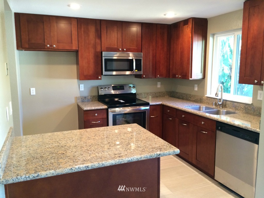 18827 110th Court Southeast Renton, WA 98055 - Photo 6 of 25 Gallery Image 6